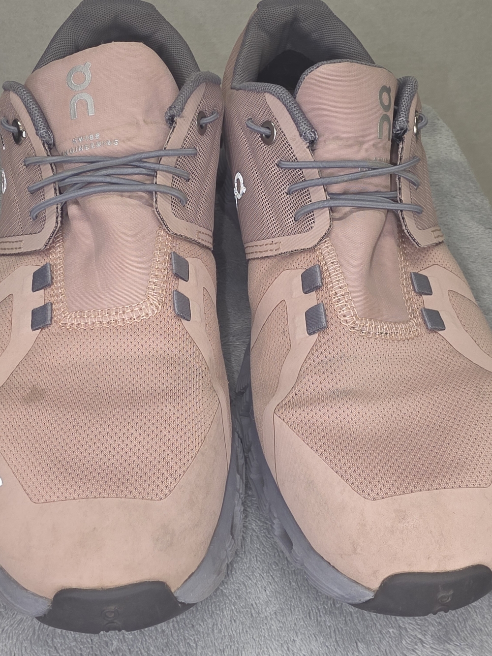 On Running Women’s Cloudrush Running Shoes in Dusty Rose and Gray #76 - Picture 3 of 7